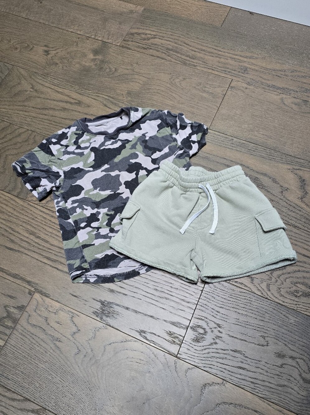Little Bipsy Set Camo Tee & Sweatshorts 3T - 4T